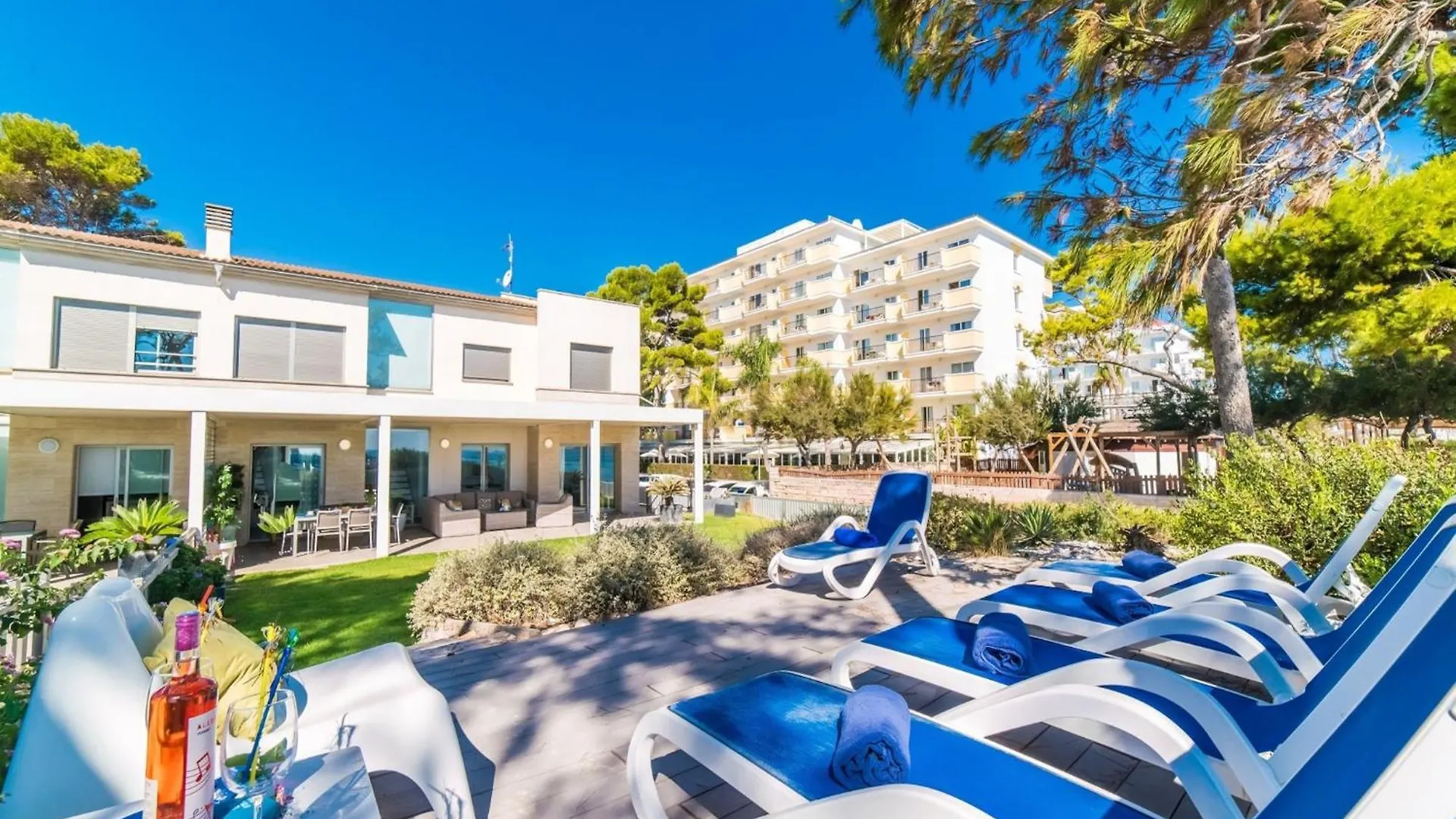 Holiday Home With Views Of Playa De Muro Spanje